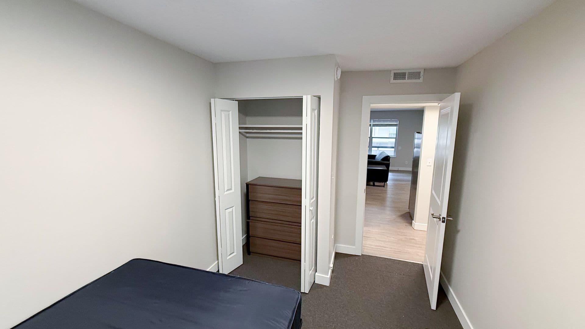 Urbana Apartment: 105 N Busey