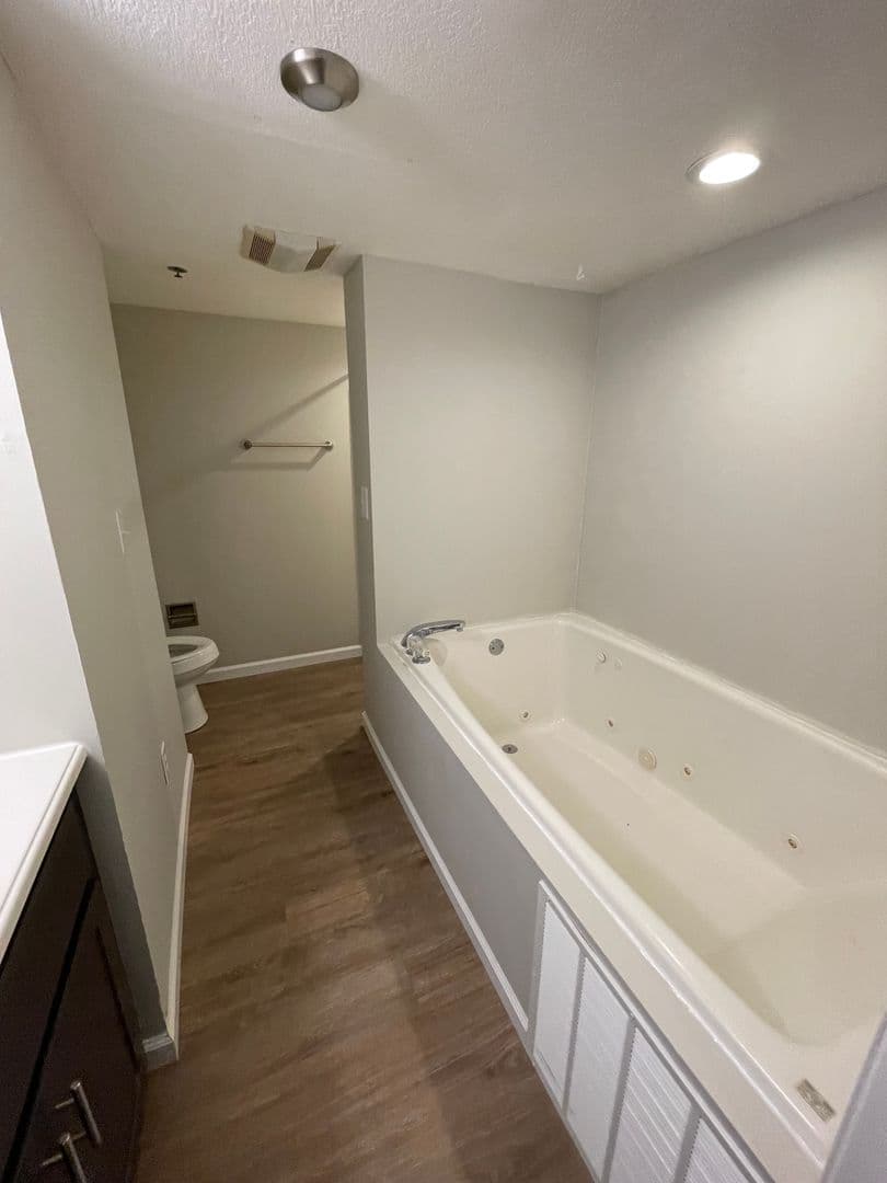 Champaign Apartment: 301 E Chalmers