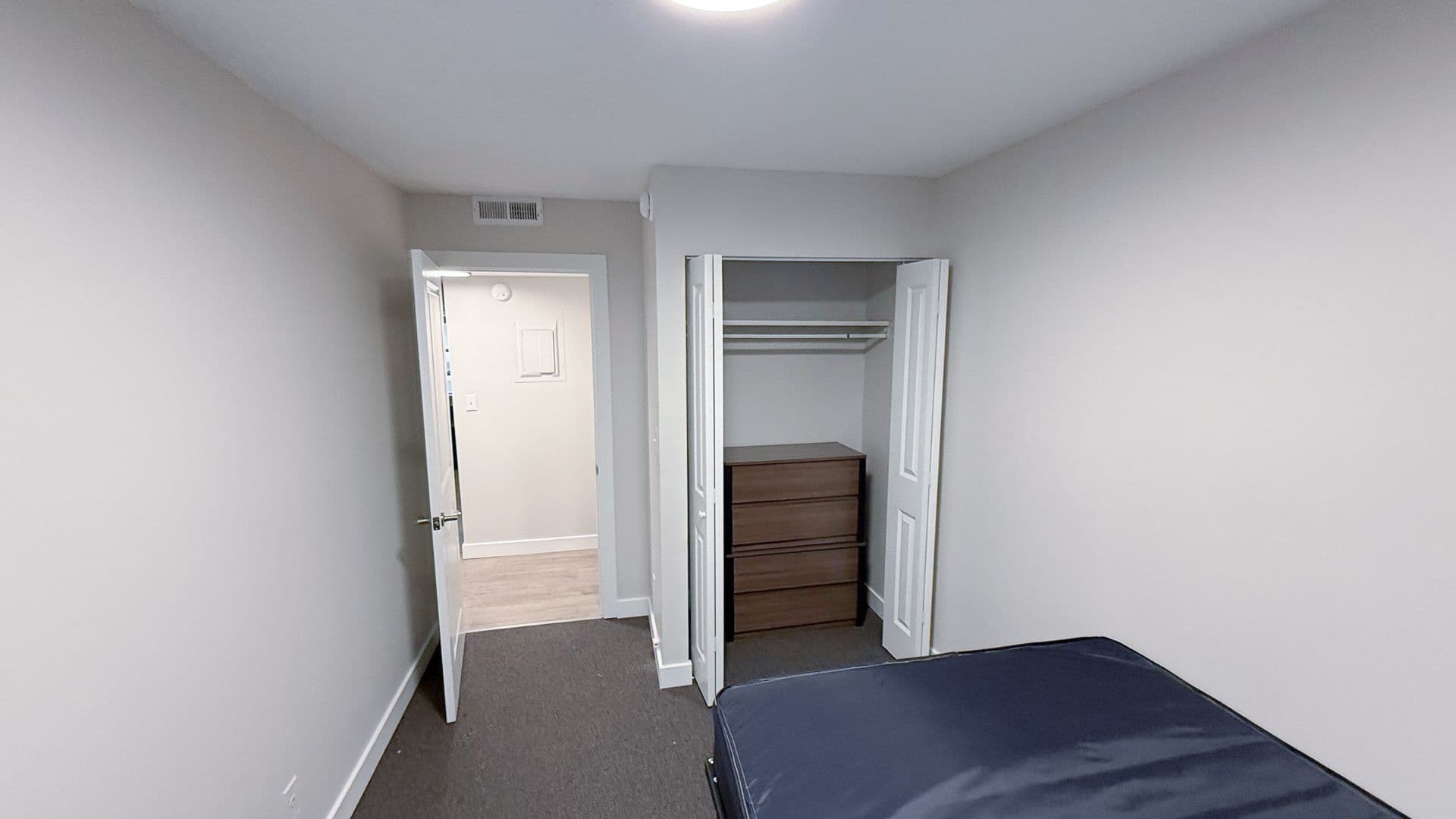 Urbana Apartment: 105 N Busey