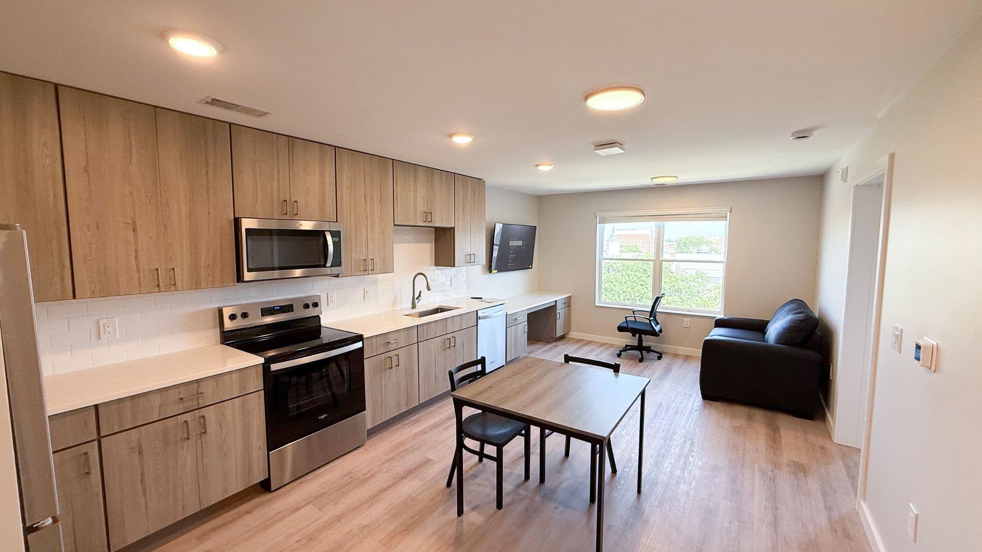 Champaign Apartment: 608 E Chalmers St