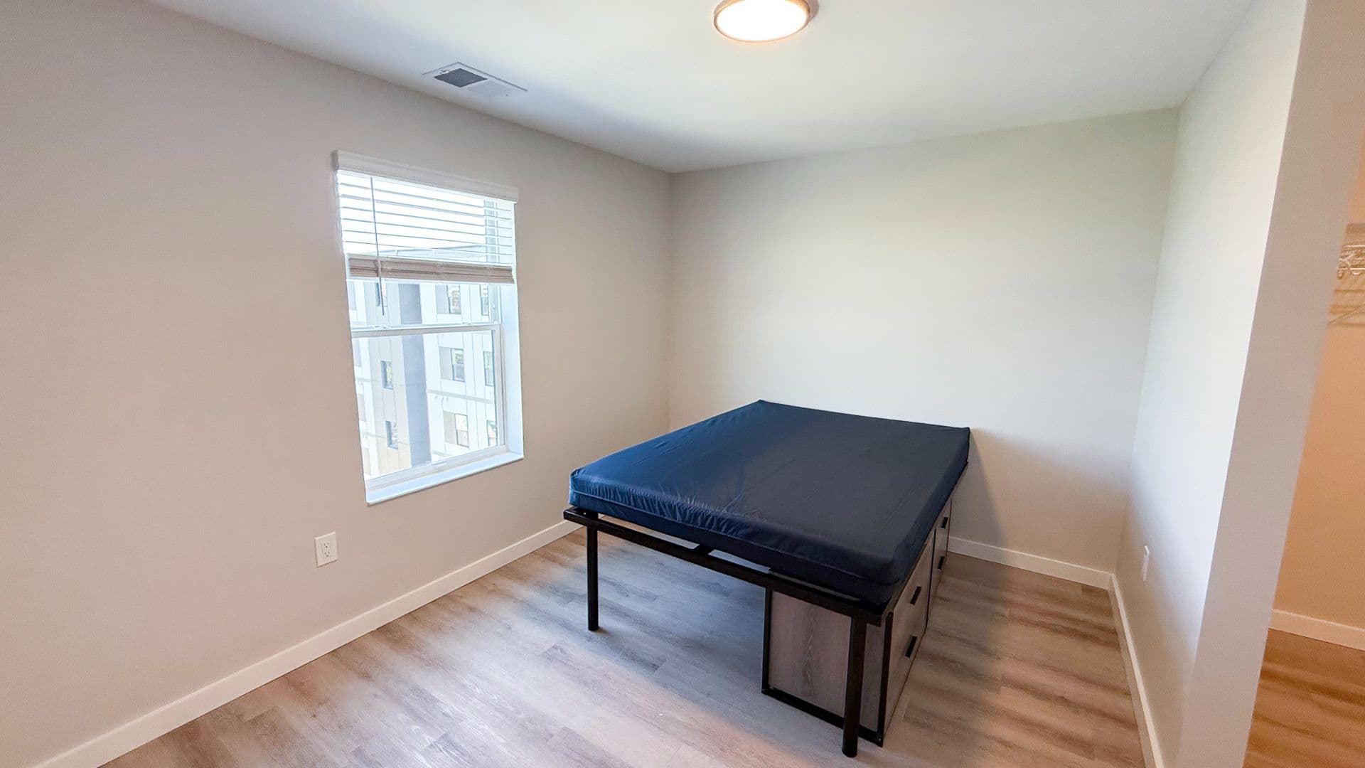 Champaign Apartment: 608 E Chalmers St