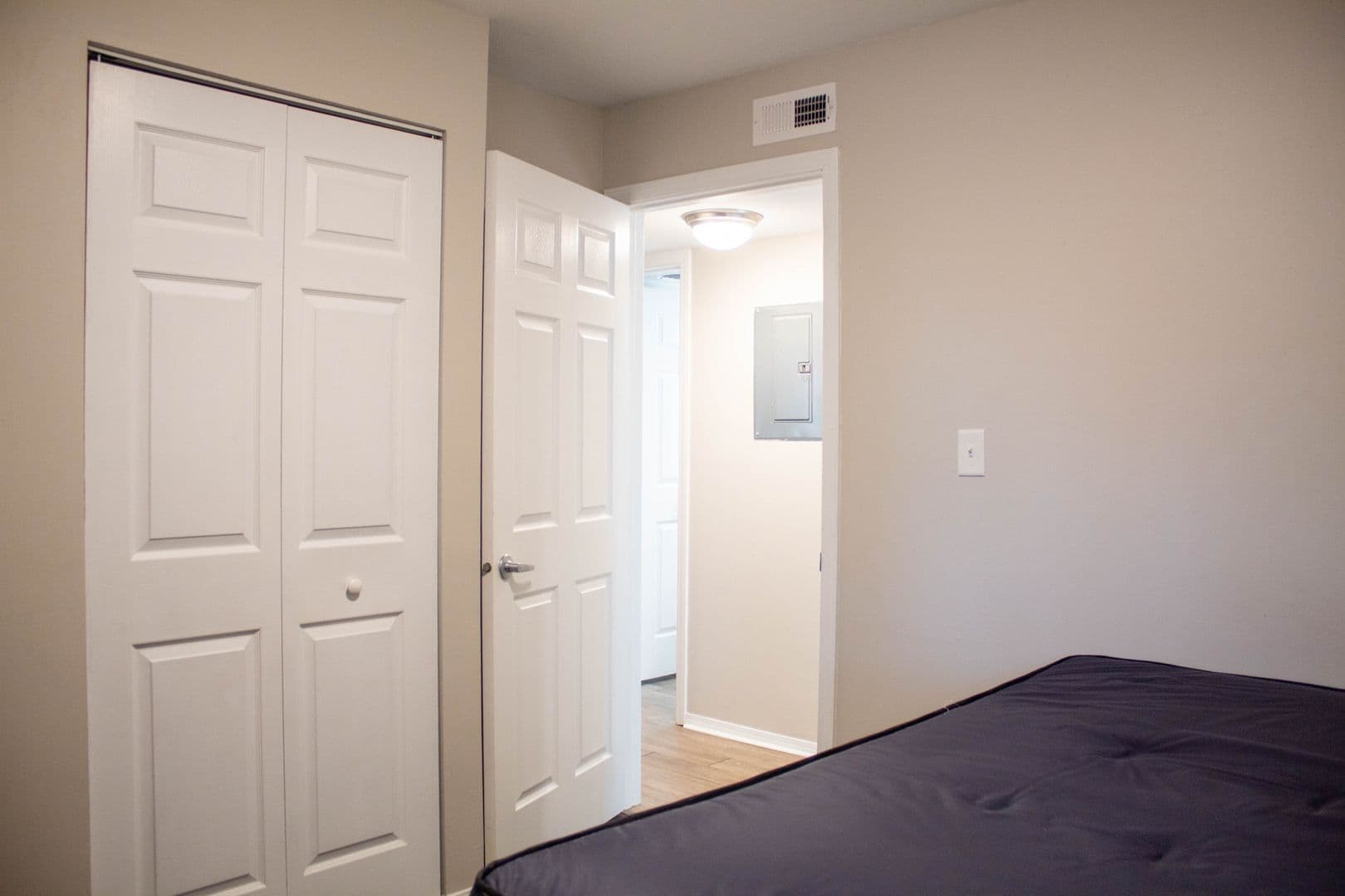 Urbana Apartment: 812 W Nevada Street