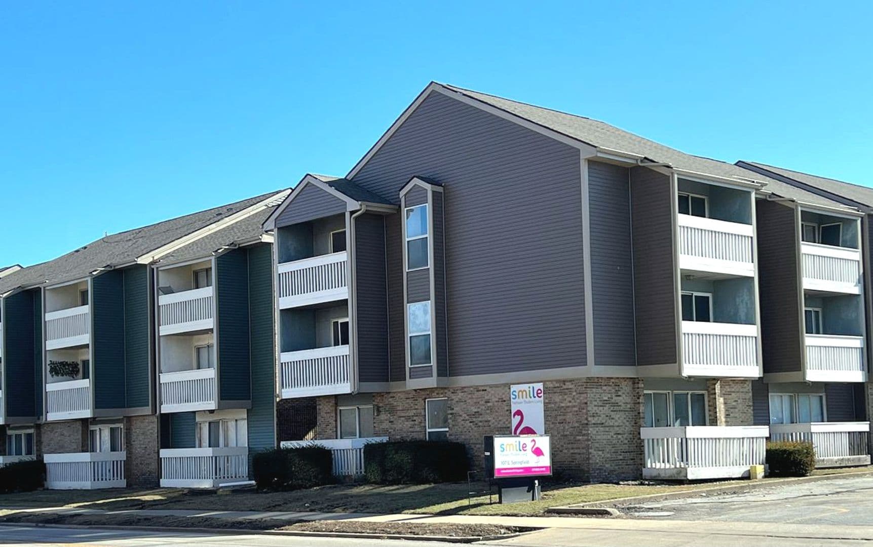 Champaign Apartment: 107 E Springfield Avenue