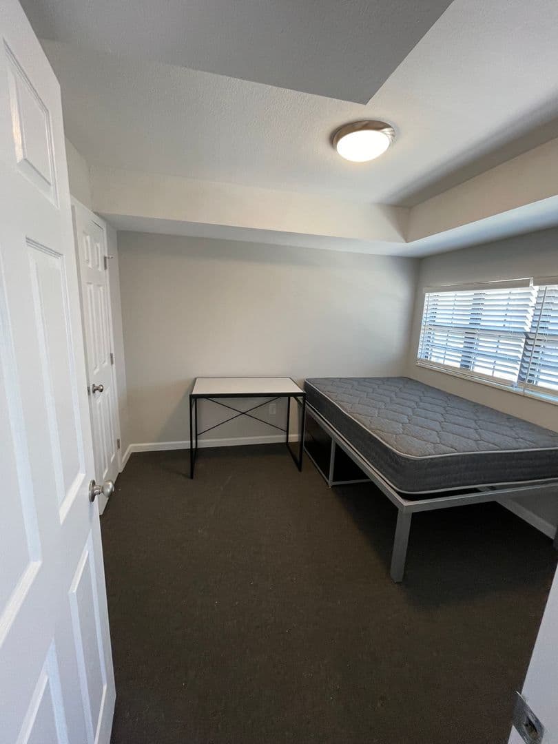 Champaign Apartment: 301 E Chalmers