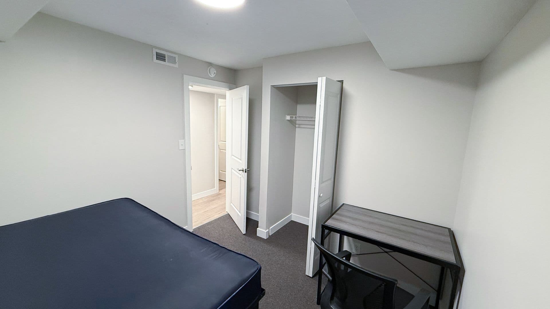 Urbana Apartment: 104 N Lincoln Ave
