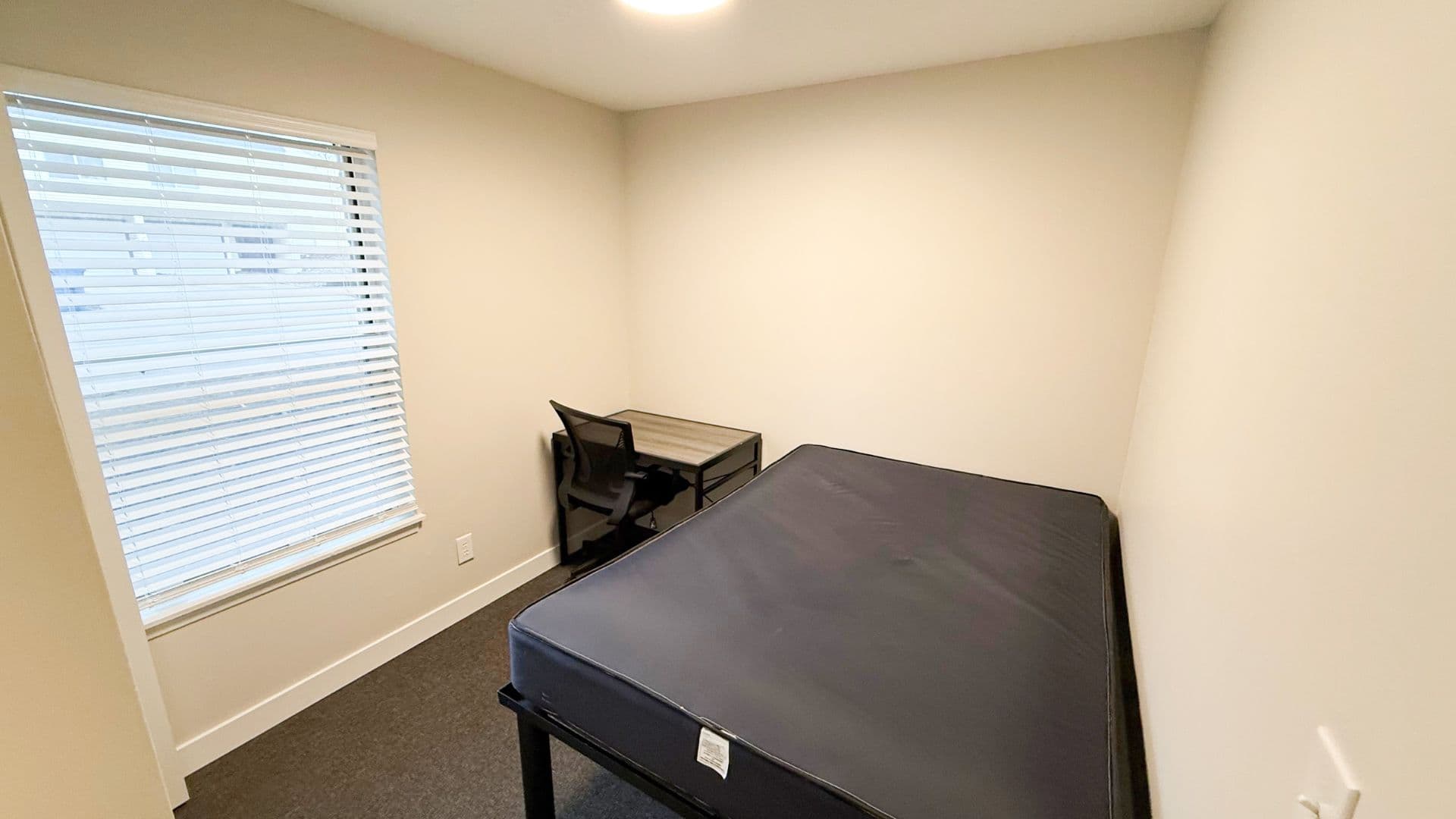 Urbana Apartment: 105 N Busey