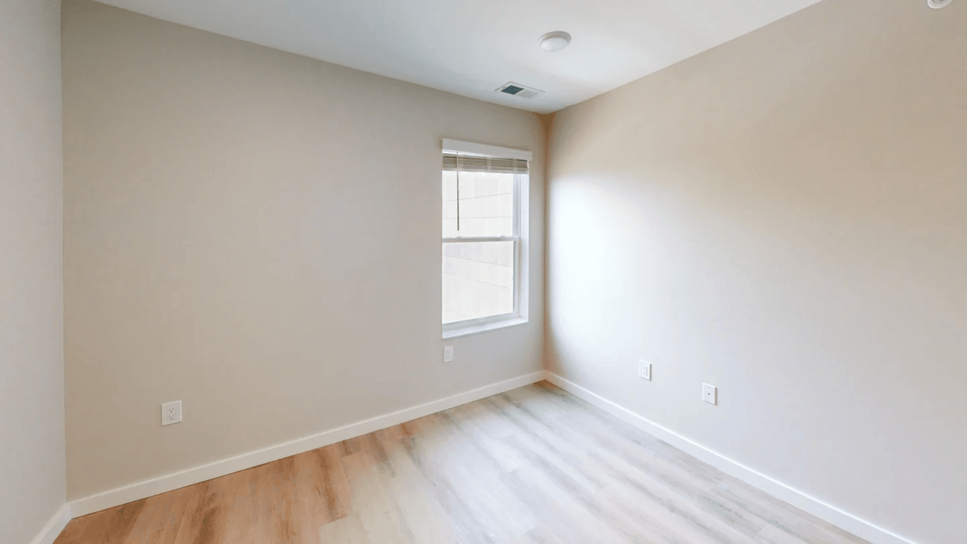 Champaign Apartment: 608 E Chalmers St