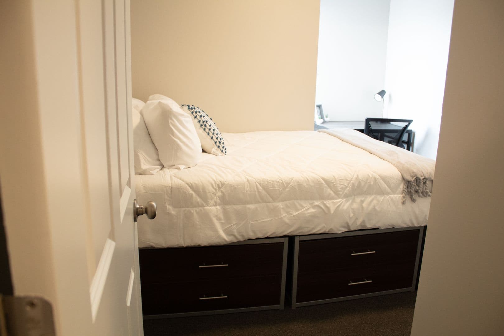 Champaign Apartment: 909 S Locust Street