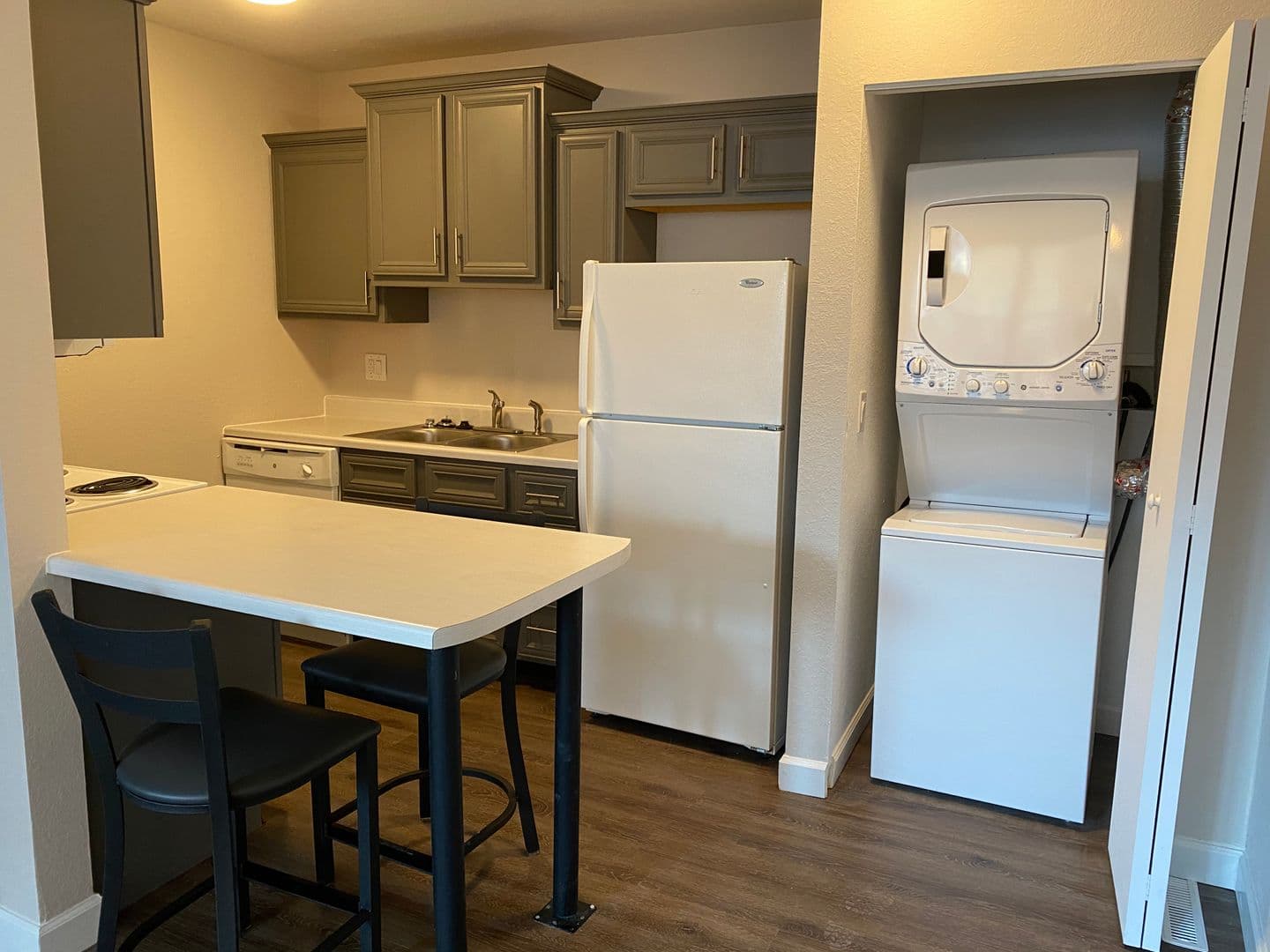 Champaign Apartment: 510 E Stoughton