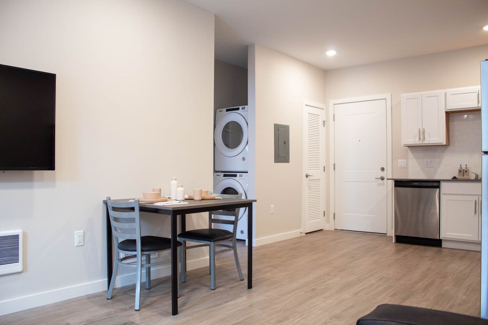 Urbana Apartment: 1009 W Stoughton