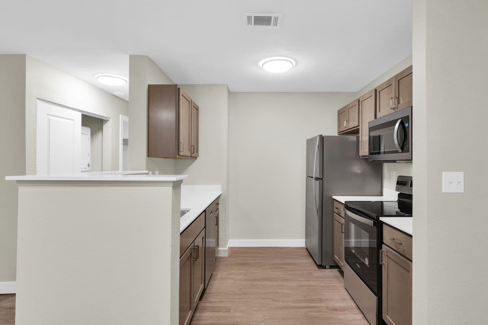 Savoy Apartment: 117 Sterling Ct