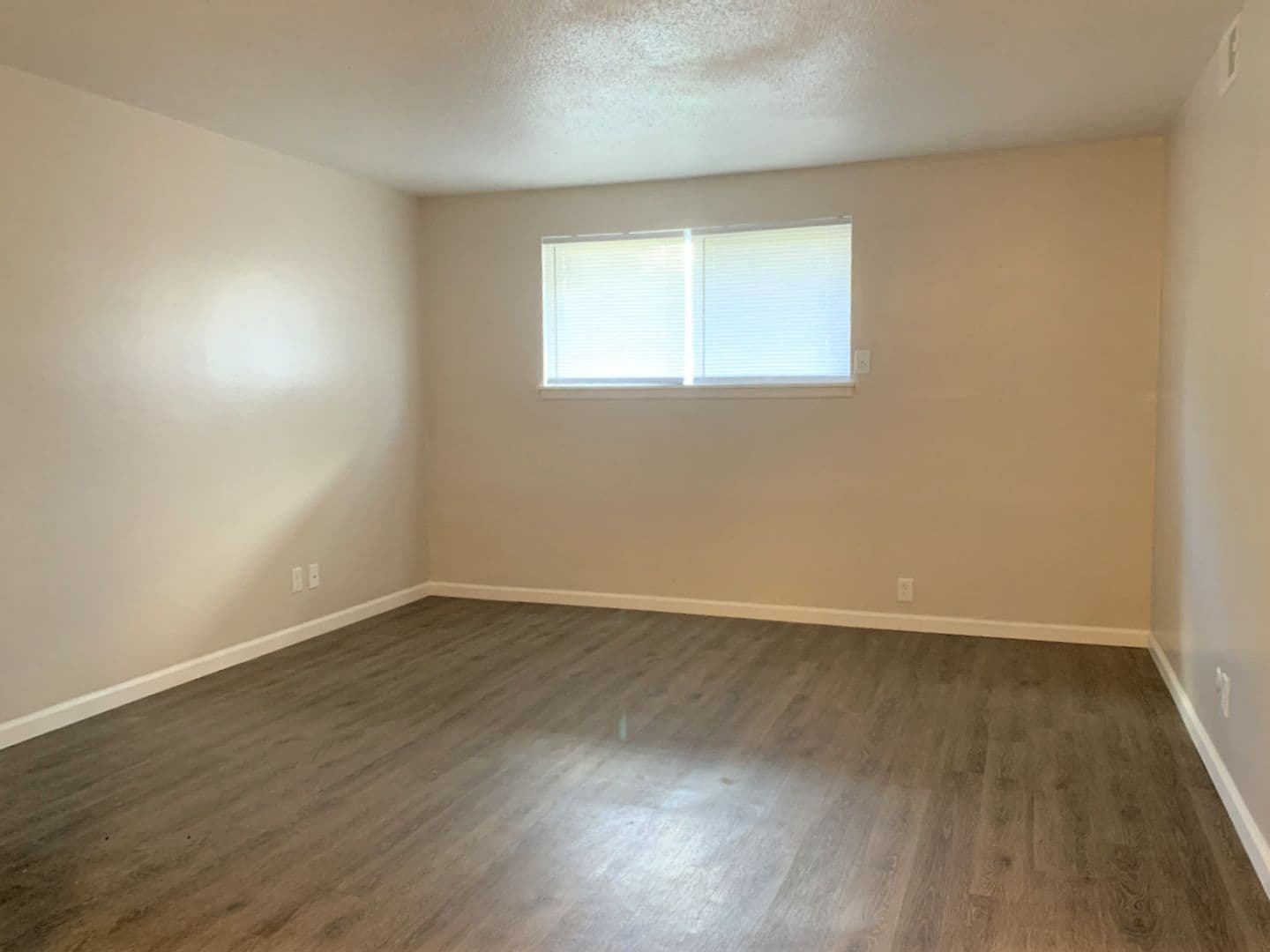 Peoria Apartment: 6516-6500 N University St