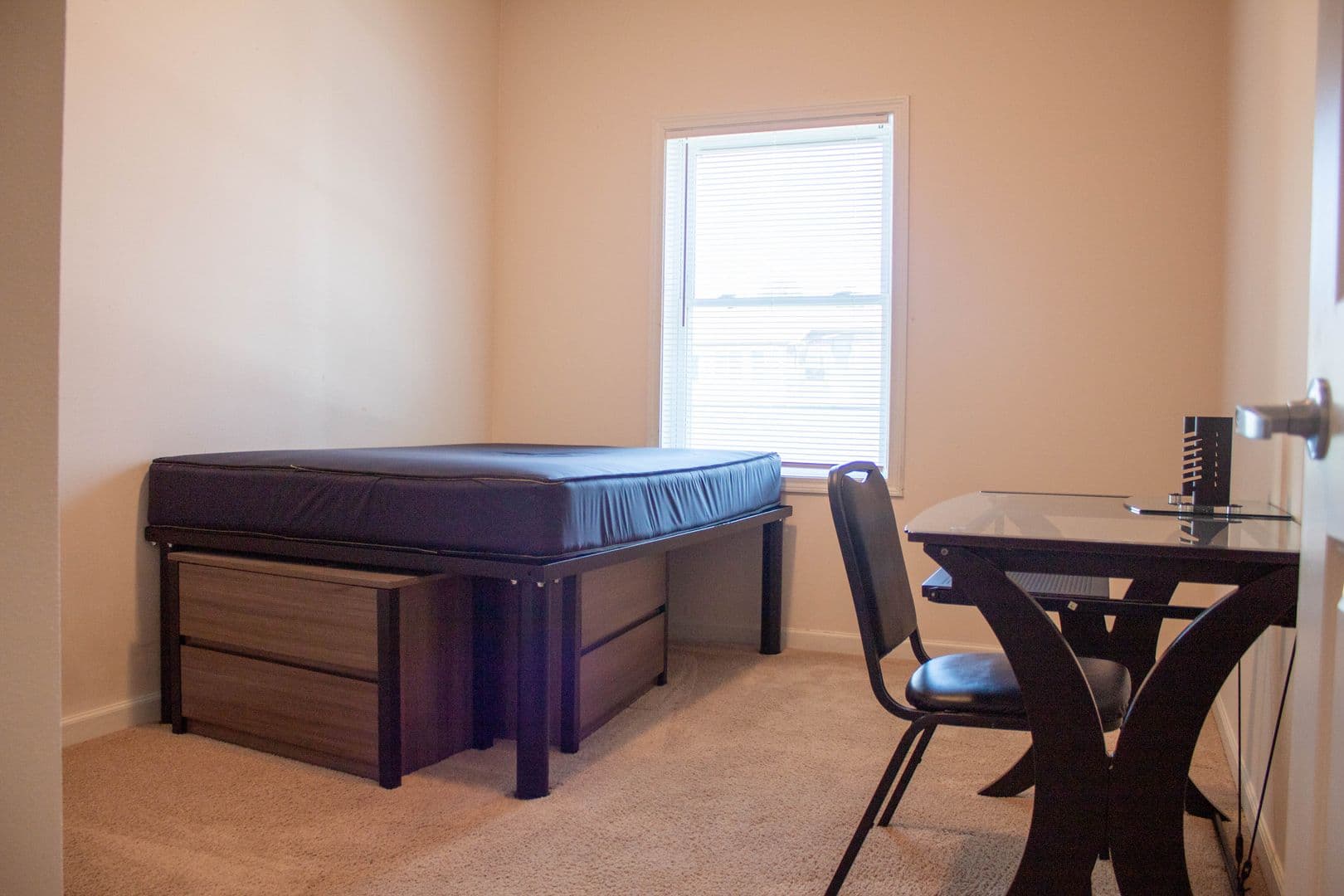 Champaign Apartment: 606 E Stoughton