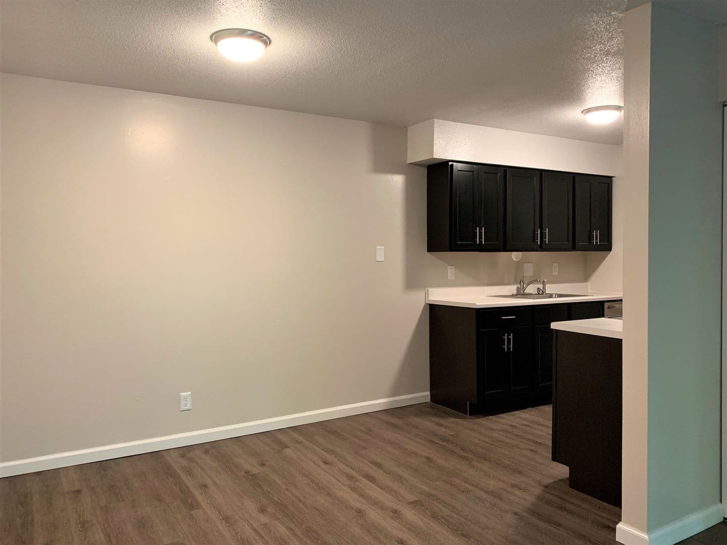 Peoria Apartment: 6516-6500 N University St