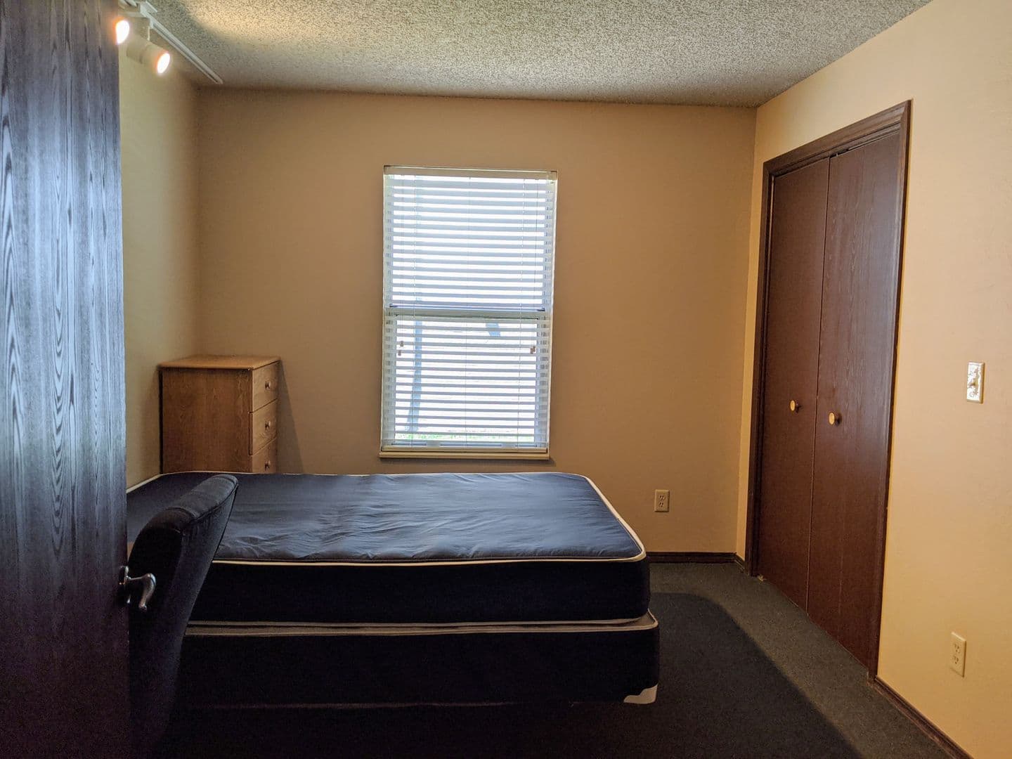 Champaign Apartment: 507 E White