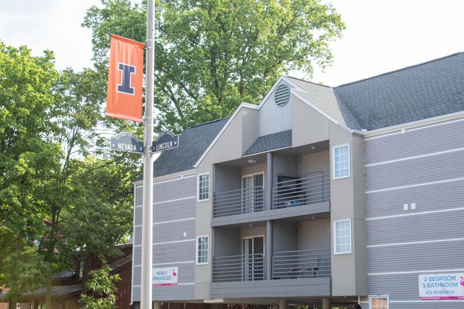 Urbana Apartment: 812 W Nevada Street