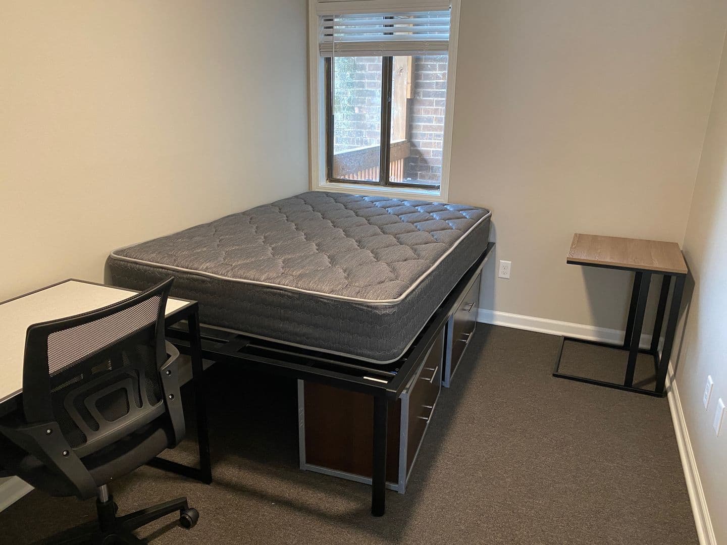 Urbana Apartment: 106 S Gregory Street