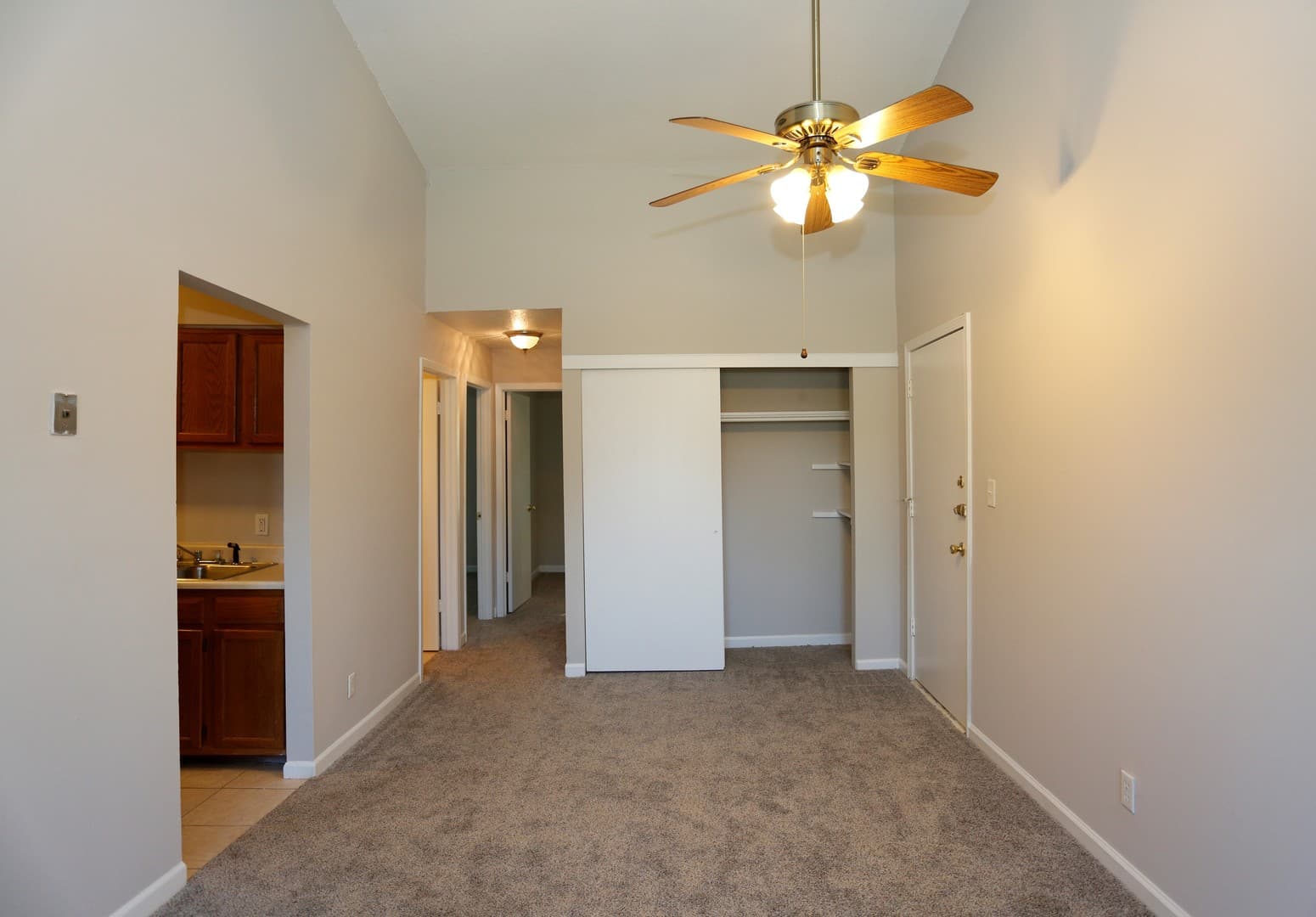 Decatur Apartment: 300 W Mound
