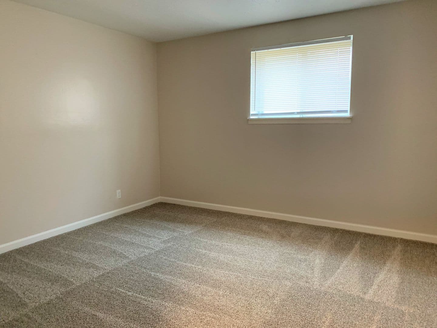 Peoria Apartment: 6516-6500 N University St