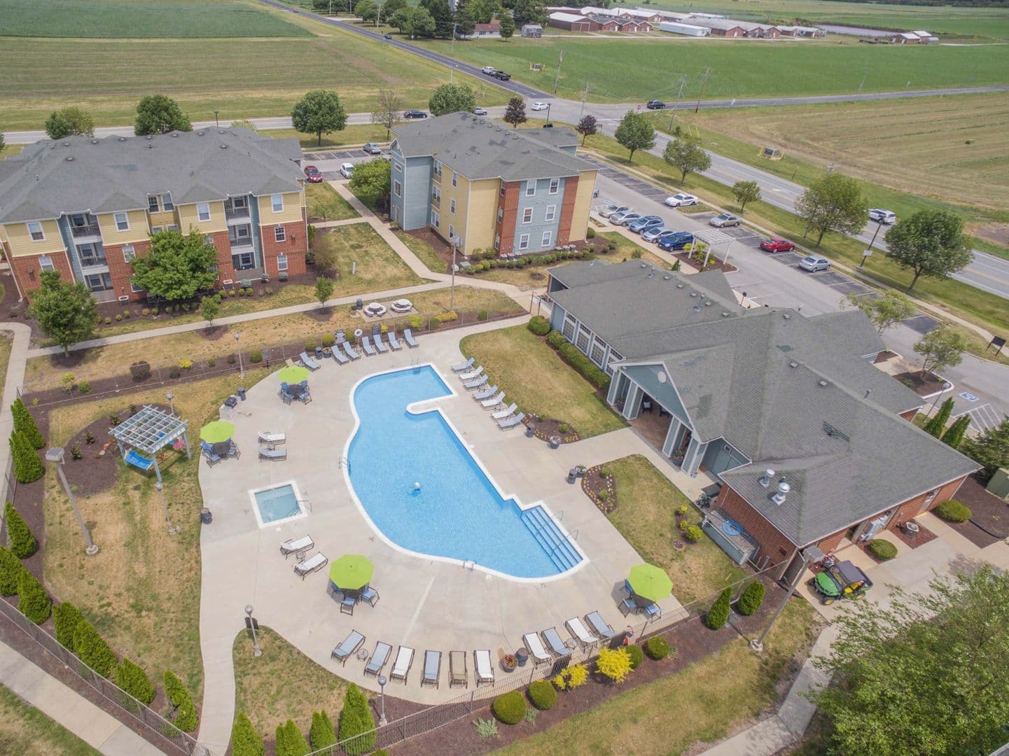 Savoy Apartment: 117 Sterling Ct