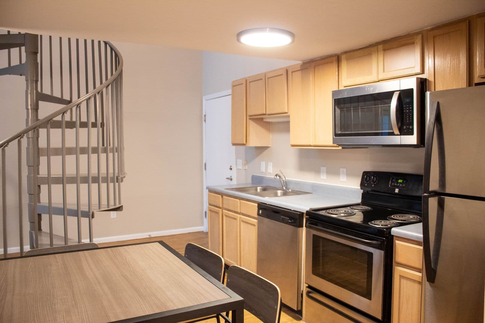 Urbana Apartment: 1010 W Stoughton