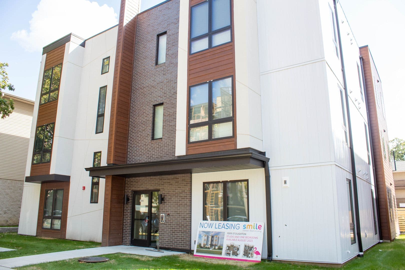 Urbana Apartment: 1009 W Stoughton