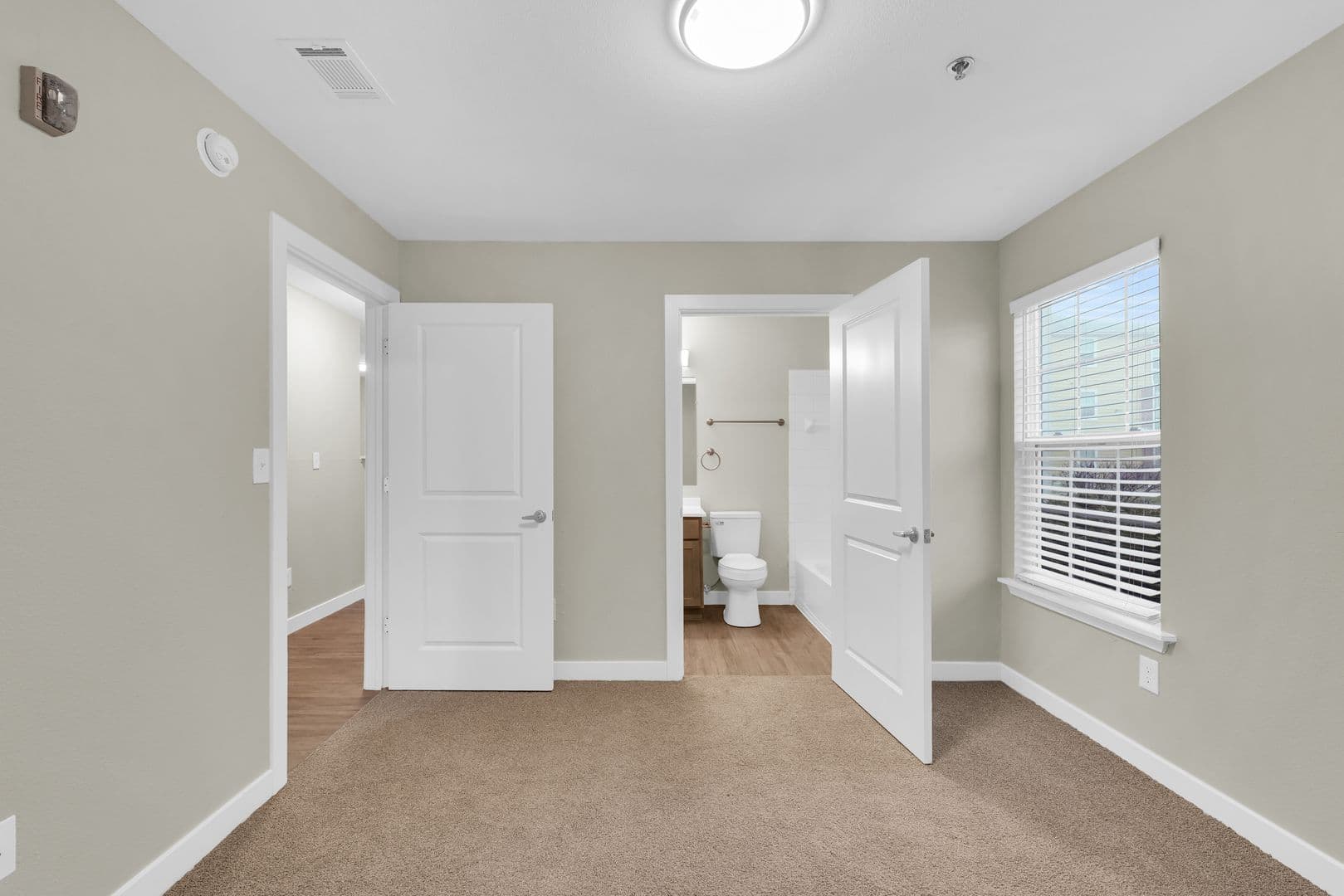 Savoy Apartment: 117 Sterling Ct