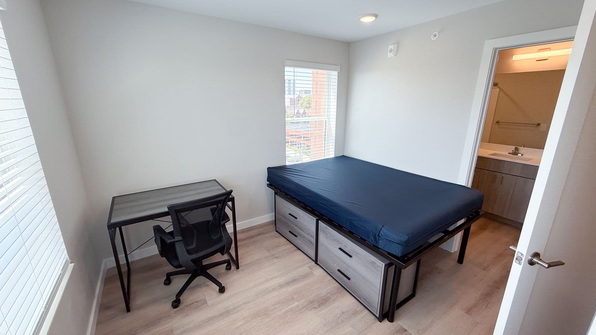 Champaign Apartment: 608 E Chalmers St