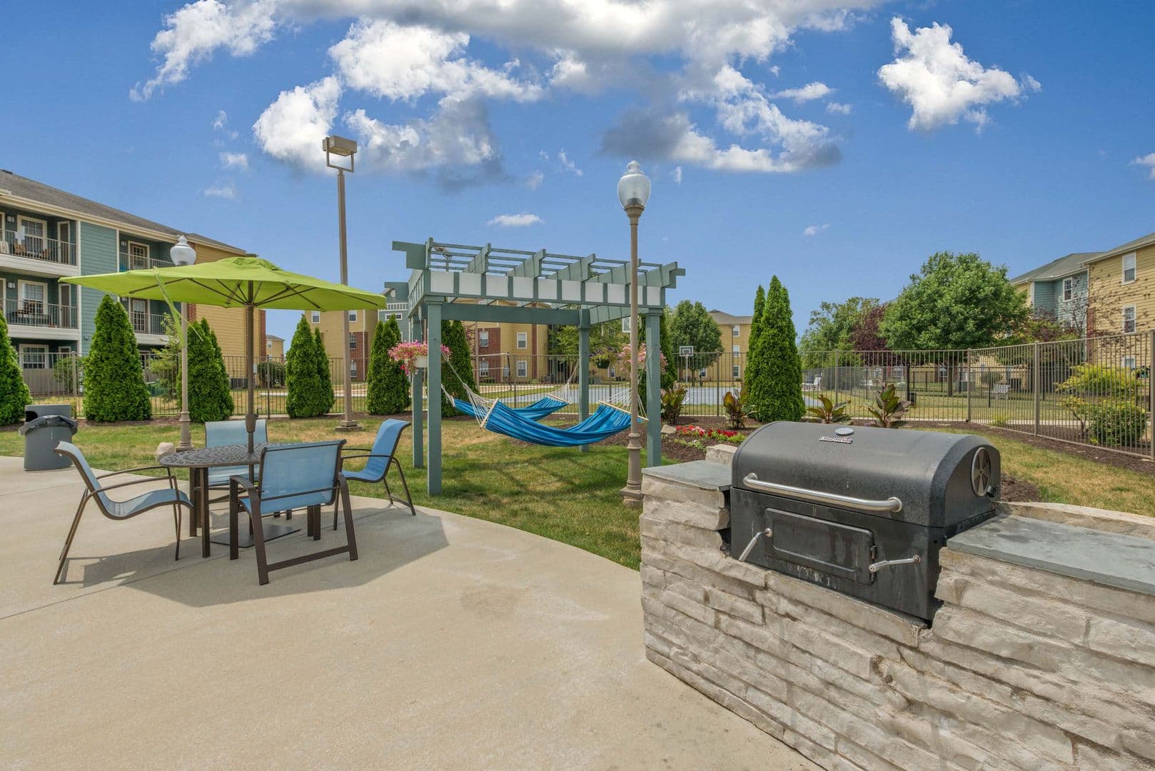 Savoy Apartment: 117 Sterling Ct