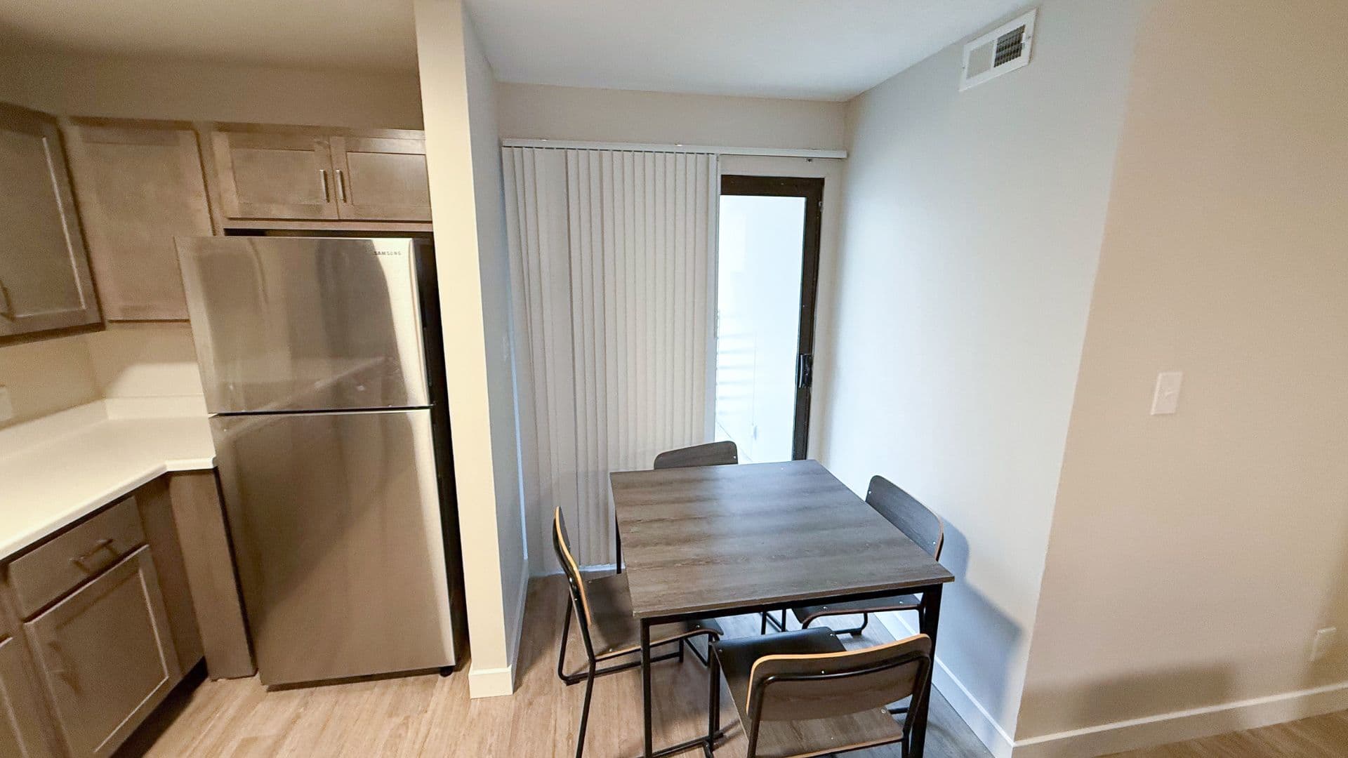 Urbana Apartment: 104 N Lincoln Ave