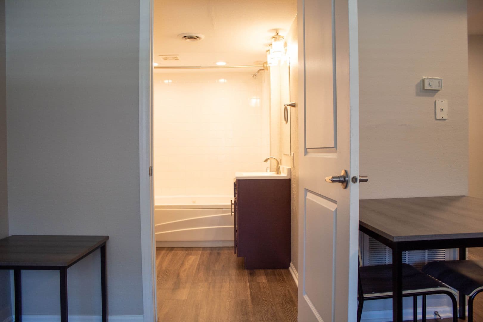 Champaign Apartment: 408 E Healey St