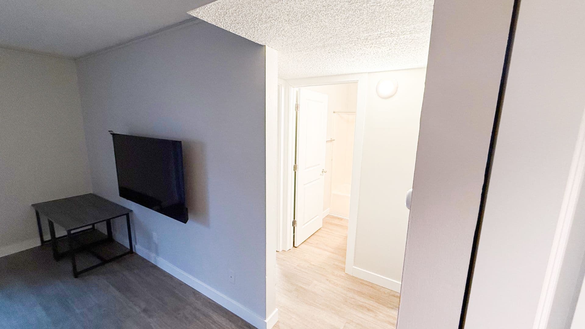 Urbana Apartment: 105 N Busey