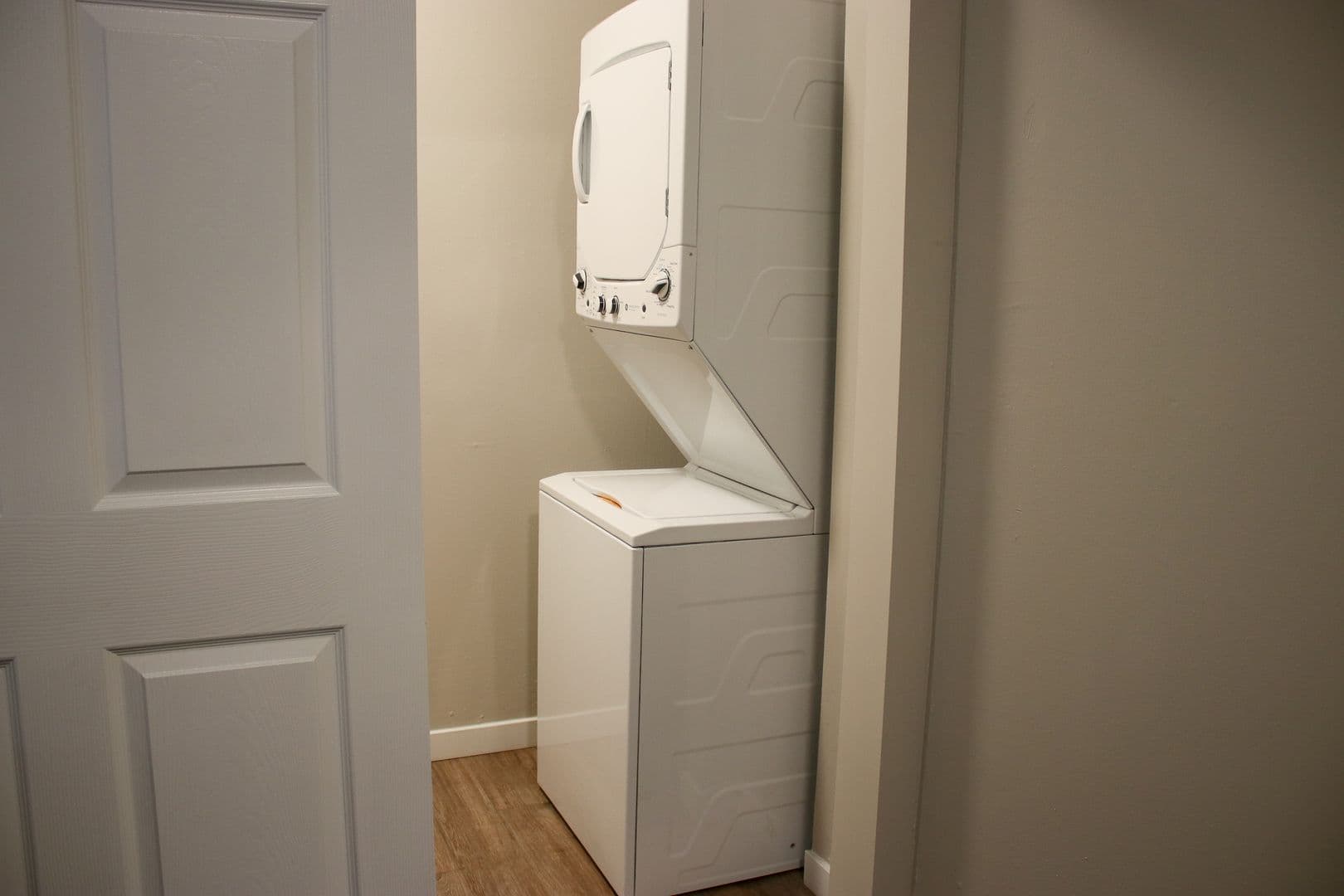 Urbana Apartment: 804 W Illinois Street
