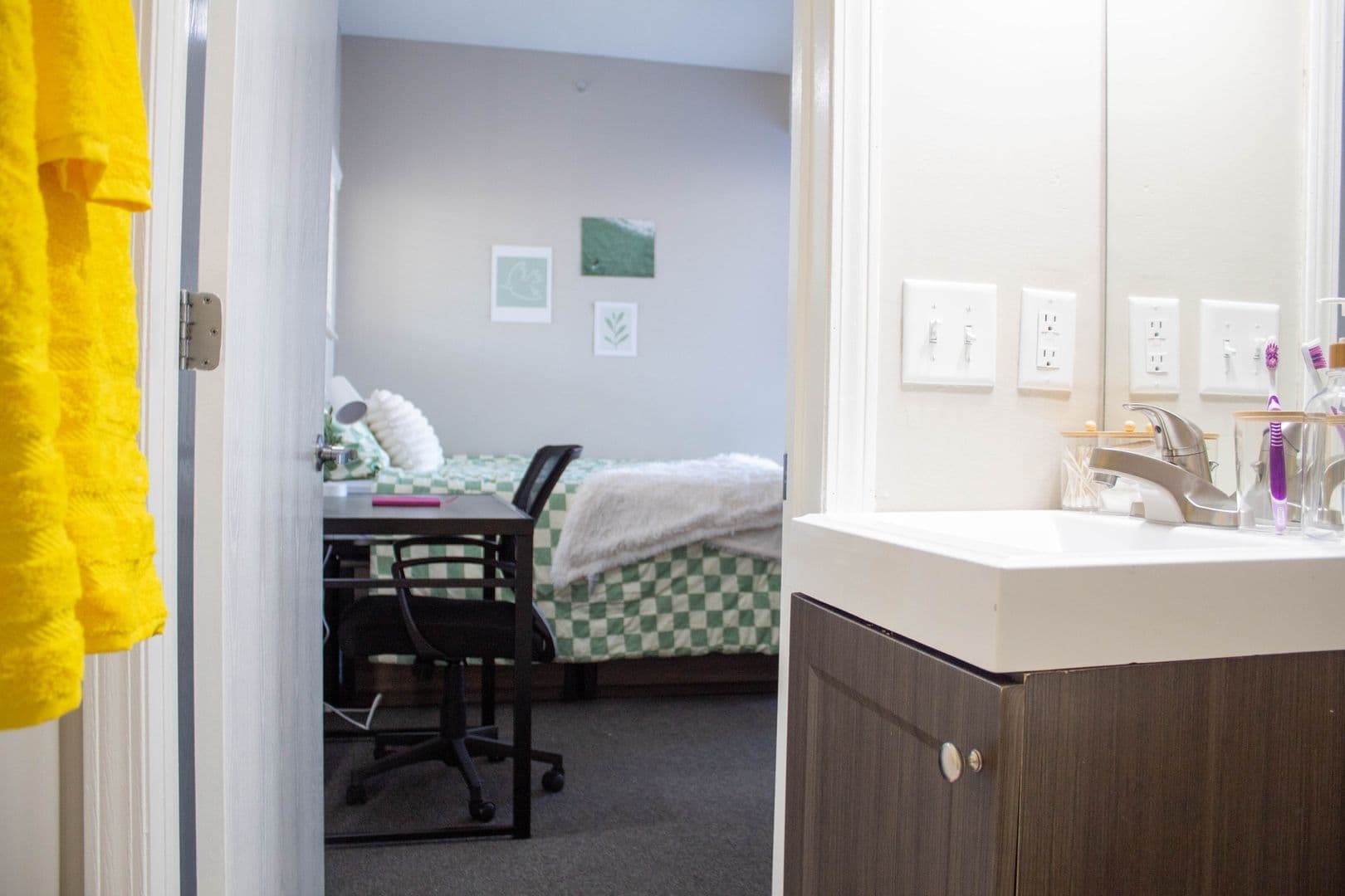 Urbana Apartment: 1010 W Stoughton