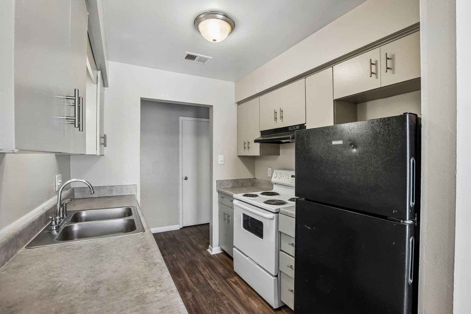Speedway Apartment: 6010 W 25th Street