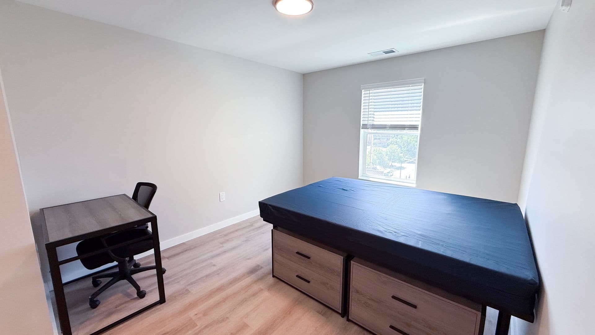 Champaign Apartment: 608 E Chalmers St
