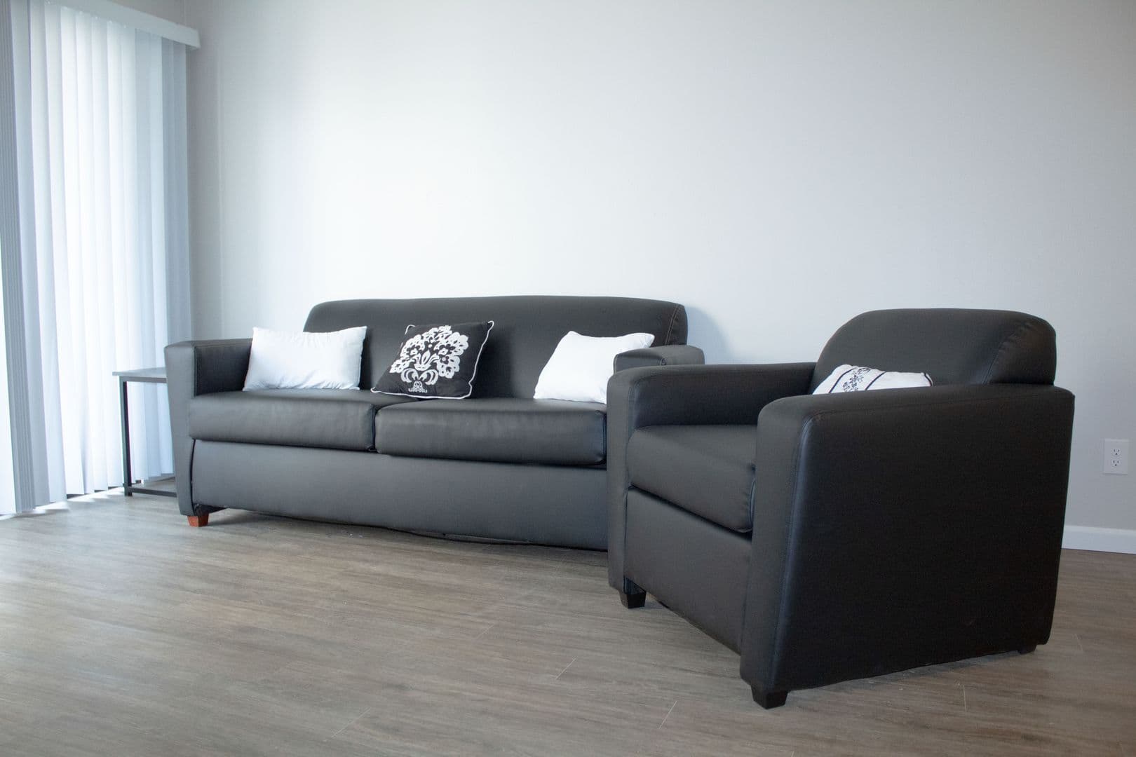 Champaign Apartment: 909 S Locust Street
