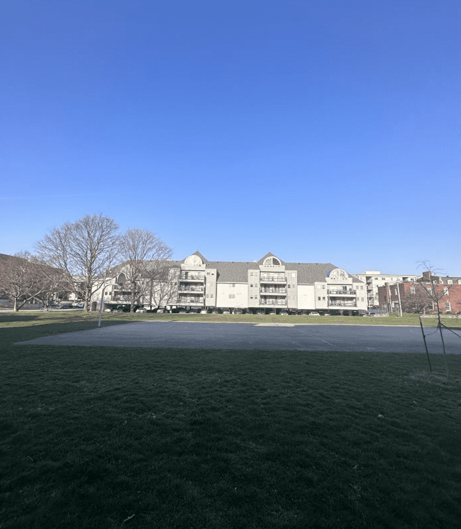 Champaign Apartment: 202 E Chalmers St