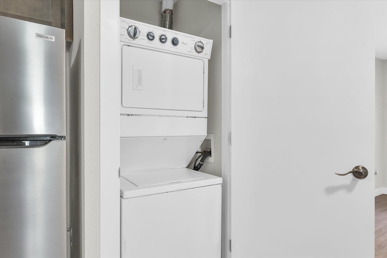 Savoy Apartment: 117 Sterling Ct