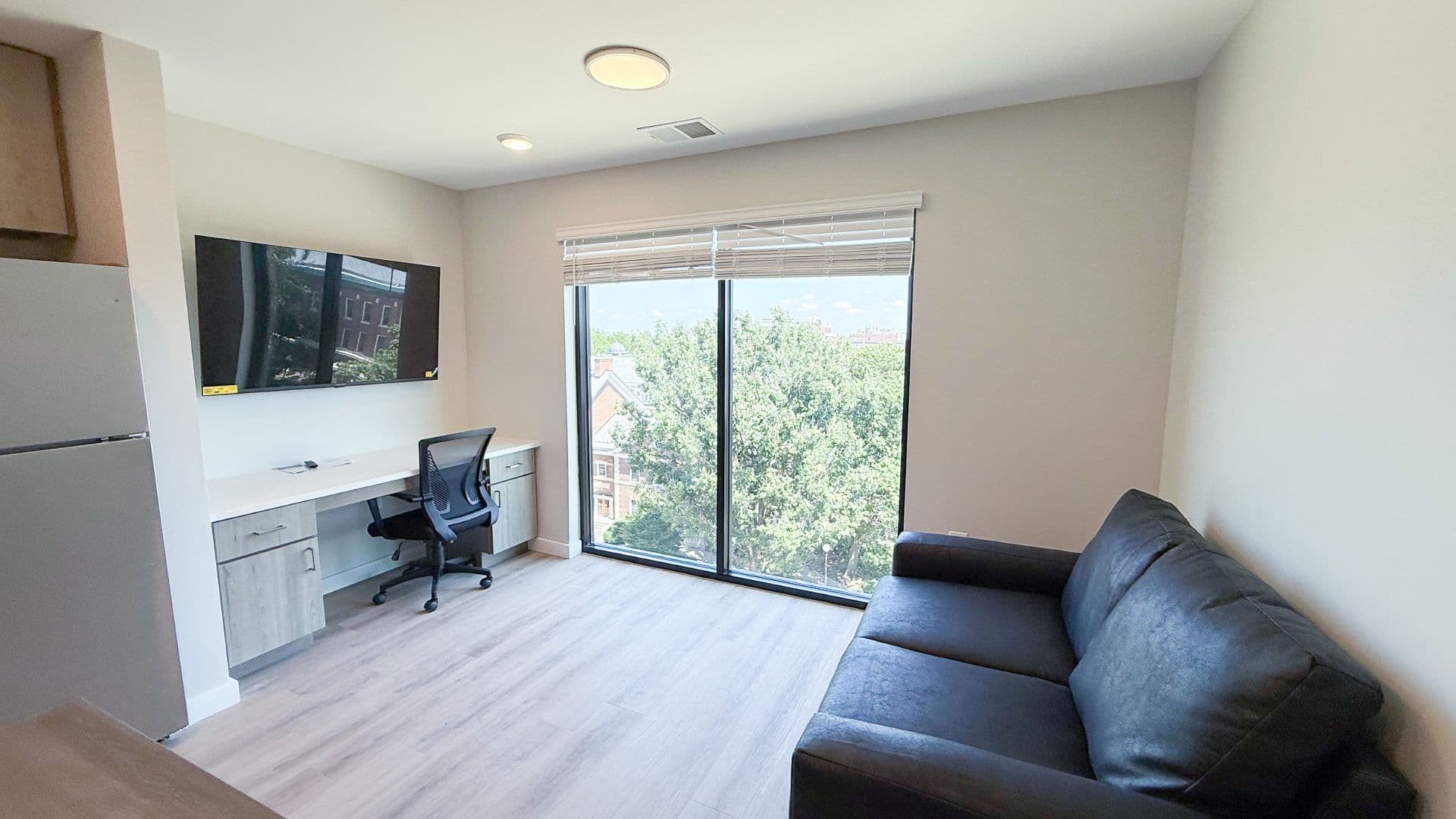 Champaign Apartment: 608 E Chalmers St