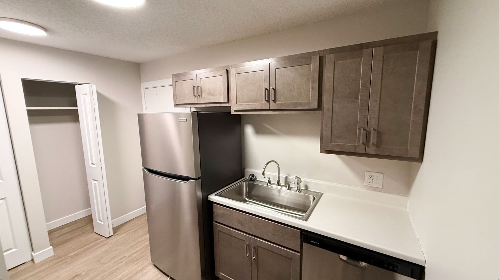 Urbana Apartment: 105 N Busey