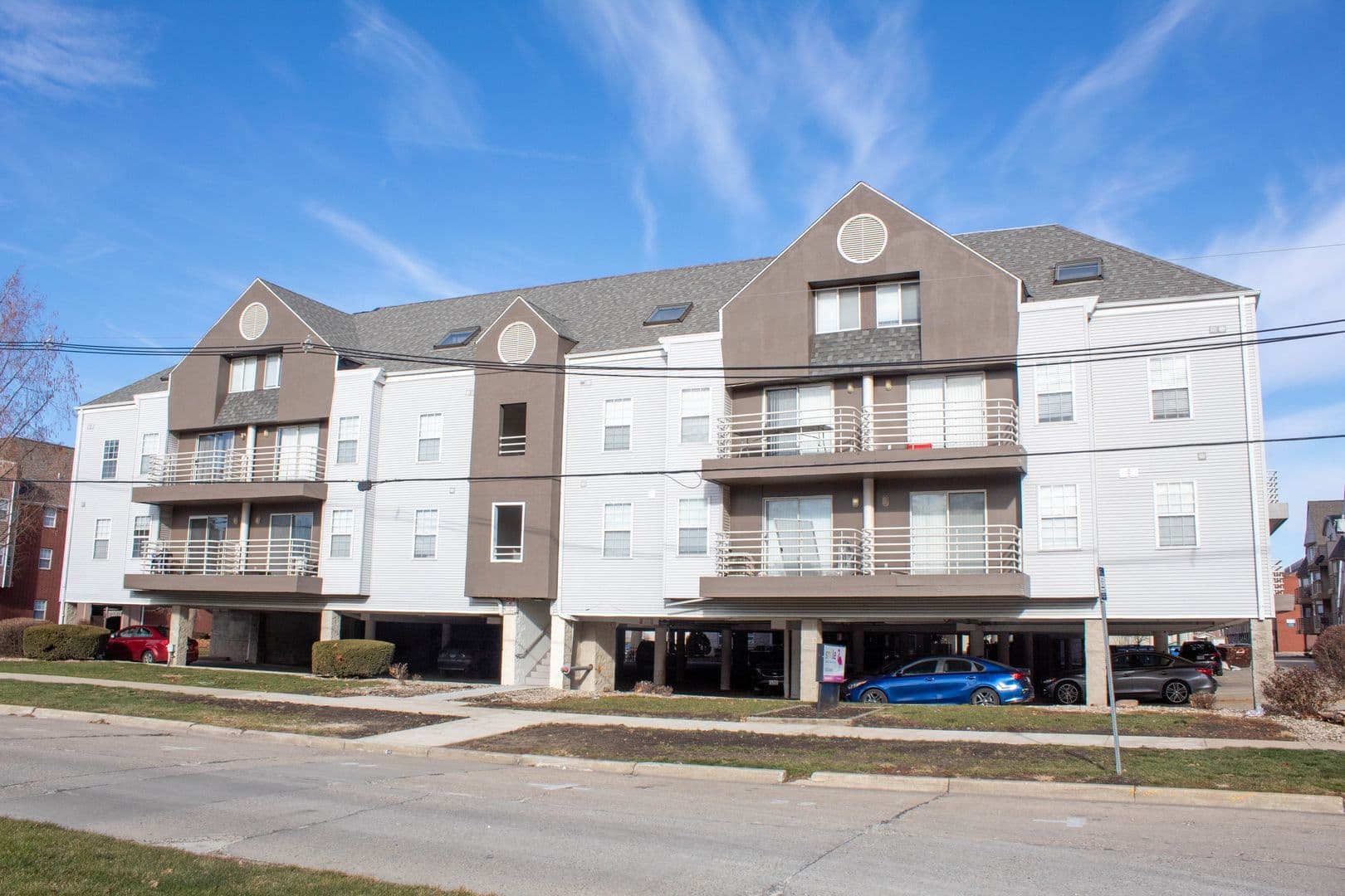 Champaign Apartment: 52 E Armory