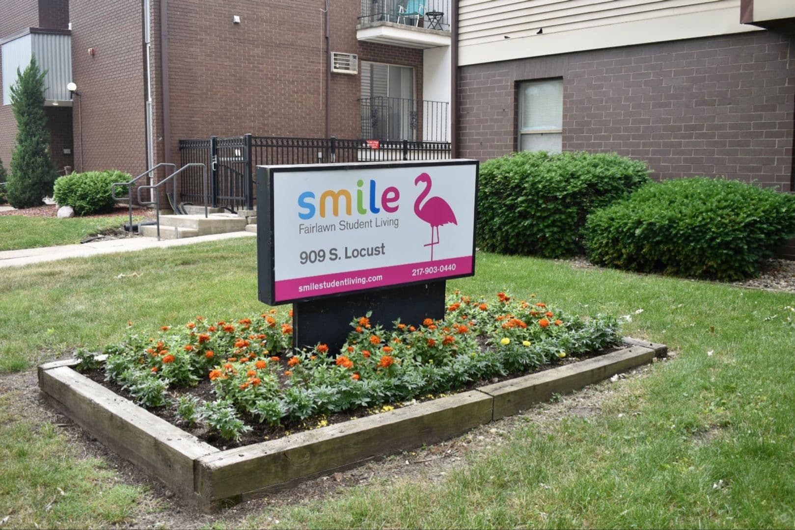 Champaign Apartment: 909 S Locust Street