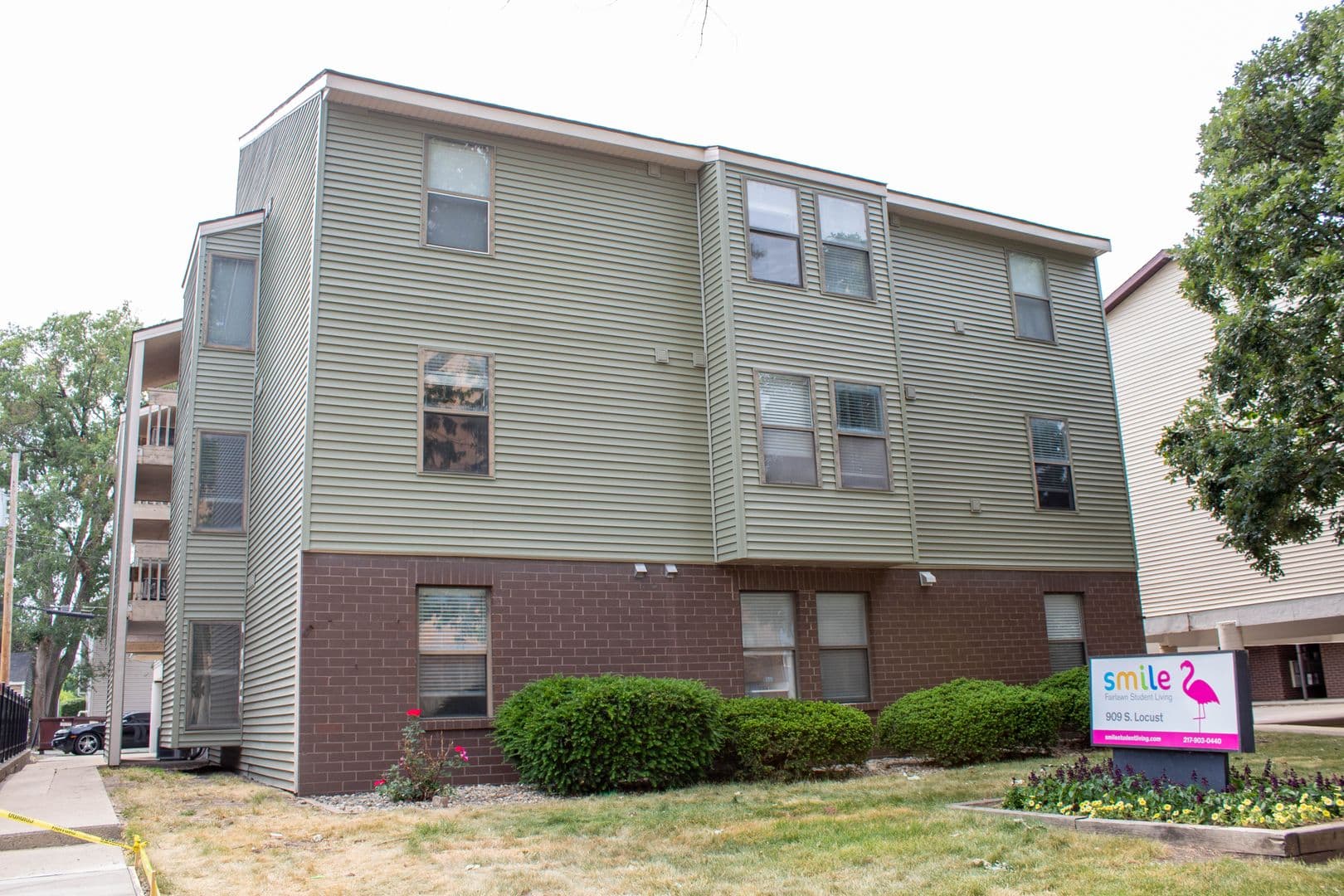 Champaign Apartment: 909 S Locust Street