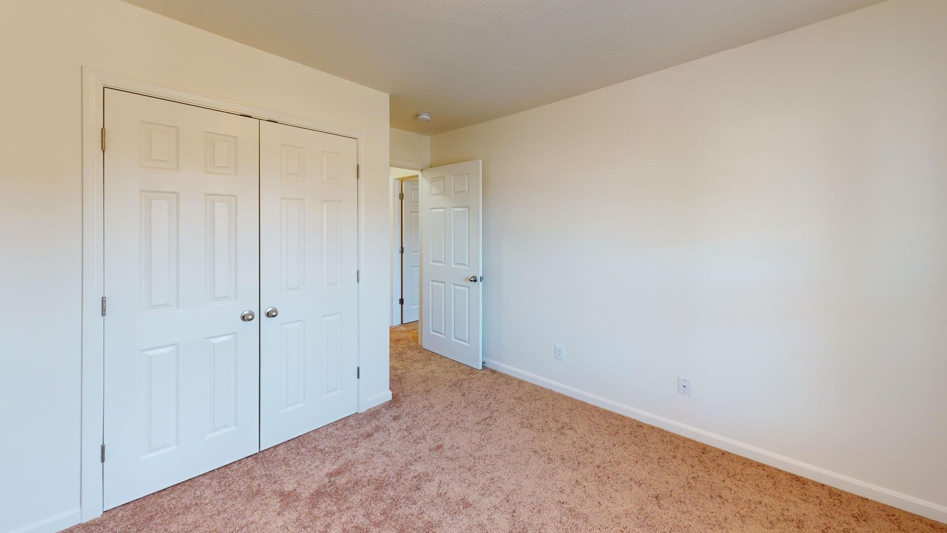 Crestwood Apartment: 7735 Independence Place