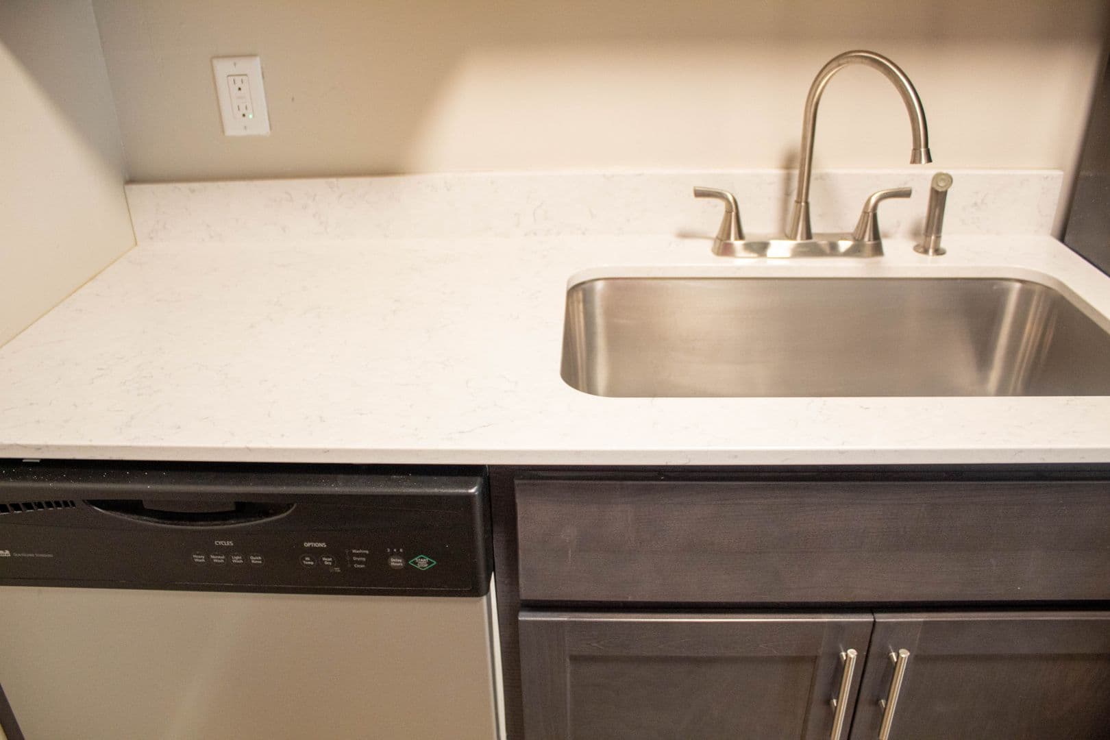 Urbana Apartment: 804 W Illinois Street