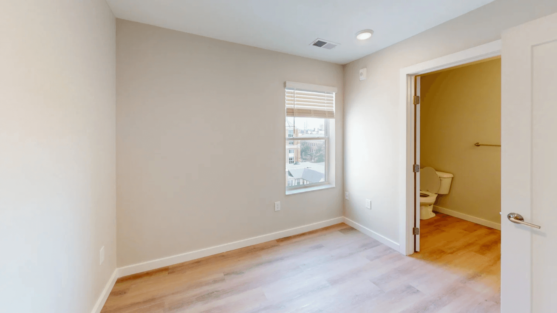 Champaign Apartment: 608 E Chalmers St
