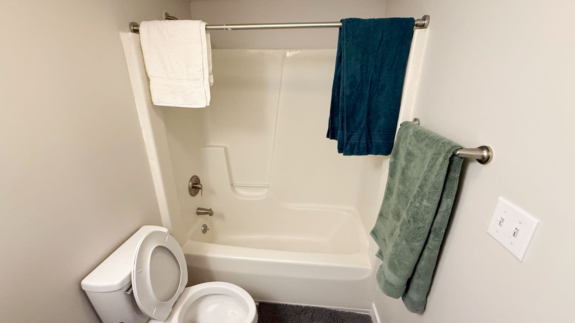 Urbana Apartment: 104 N Lincoln Ave