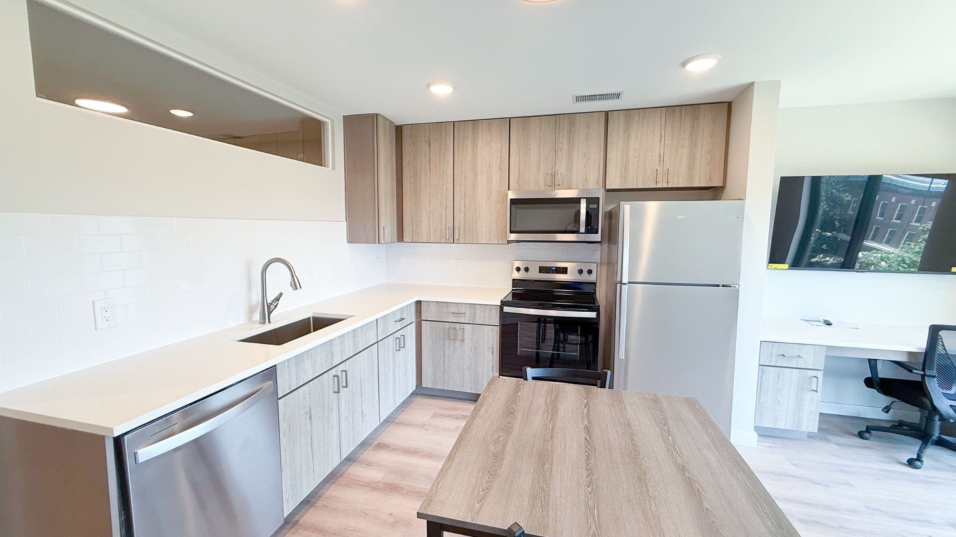 Champaign Apartment: 608 E Chalmers St