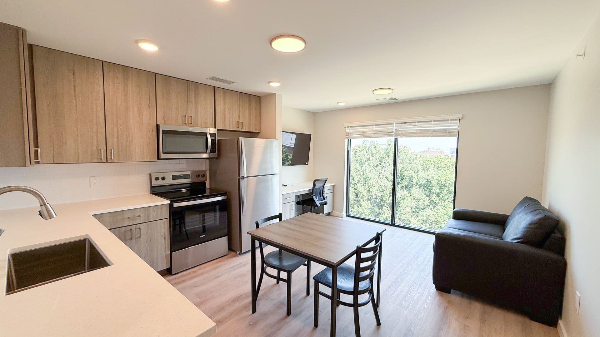 Champaign Apartment: 608 E Chalmers St